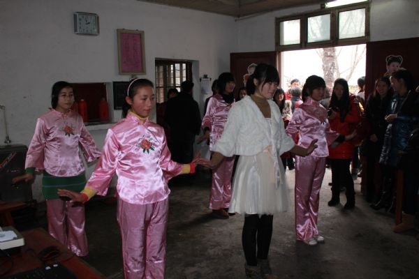 “學(xué)雷鋒，獻(xiàn)愛心”活動(dòng)走進(jìn)泰州市寺巷鎮(zhèn)敬老院