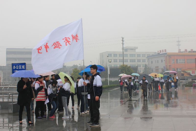 緬懷革命先烈，弘揚(yáng)民族精神—3月30日泰州實(shí)驗(yàn)中學(xué)清明節(jié)祭掃活動