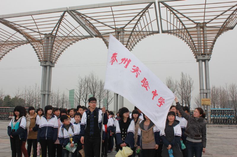 緬懷革命先烈，弘揚(yáng)民族精神—3月30日泰州實(shí)驗(yàn)中學(xué)清明節(jié)祭掃活動
