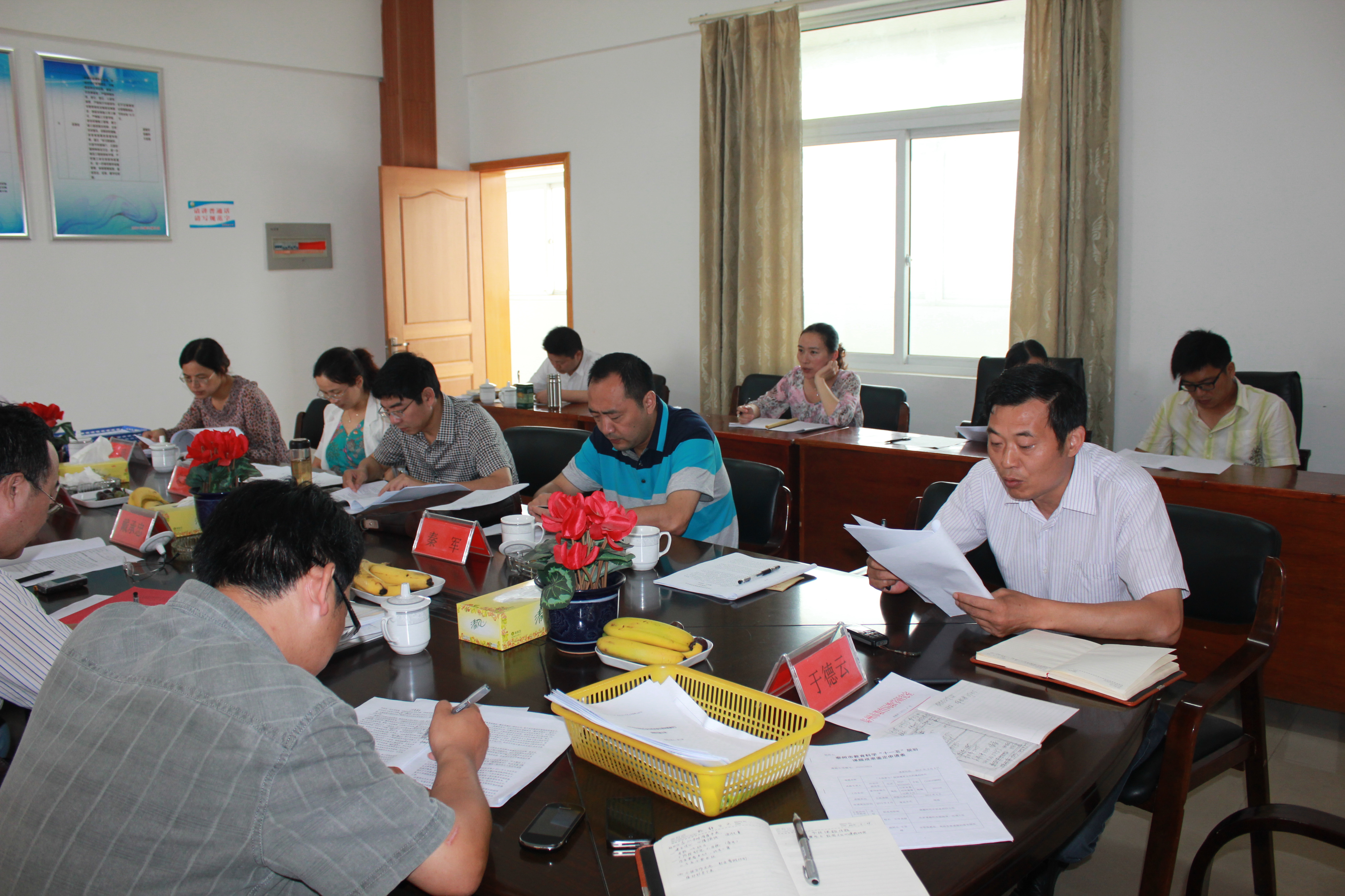 市教研專家來(lái)我校指導(dǎo)省、市級(jí)課題開(kāi)題、結(jié)題工作