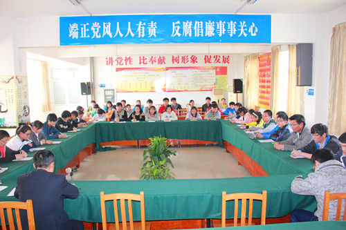 我校召開(kāi)學(xué)生座談會(huì)和家長(zhǎng)座談會(huì)