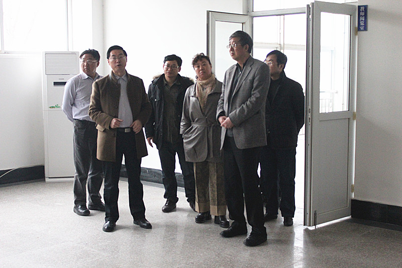 省教育廳專家組來校視導(dǎo)調(diào)研醫(yī)藥生態(tài)園綜合實(shí)踐省級課程基地