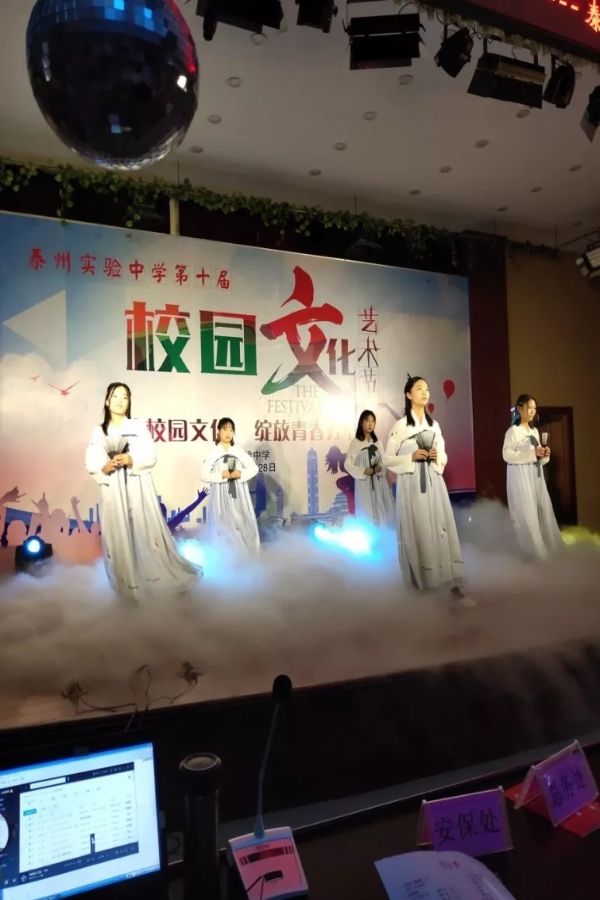 泰州實驗中學隆重舉行第十屆文化藝術節(jié)