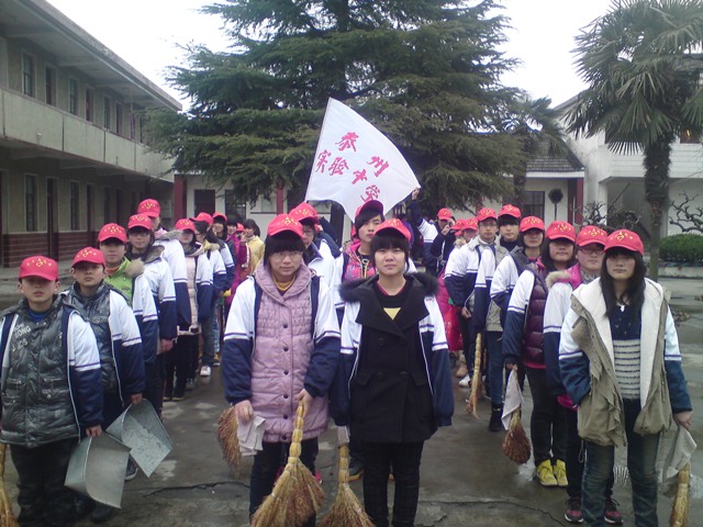 “學(xué)雷鋒，獻(xiàn)愛心”活動(dòng)走進(jìn)泰州市寺巷鎮(zhèn)敬老院