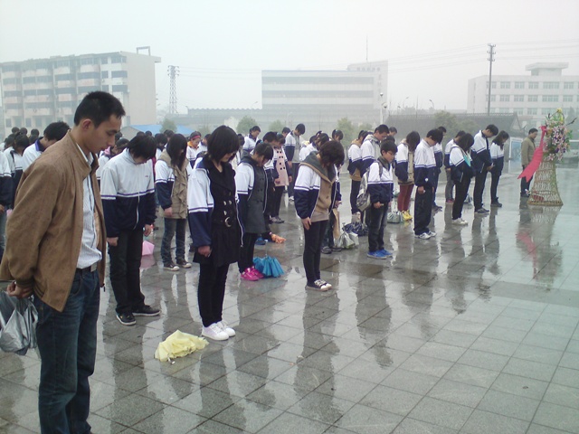 緬懷革命先烈，弘揚(yáng)民族精神—3月30日泰州實(shí)驗(yàn)中學(xué)清明節(jié)祭掃活動