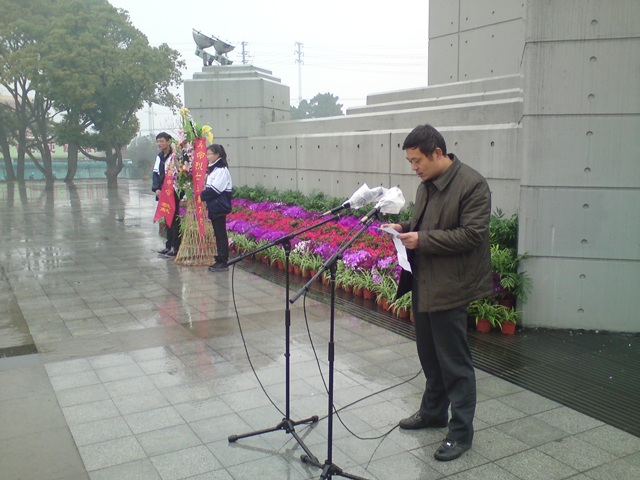 緬懷革命先烈，弘揚(yáng)民族精神—3月30日泰州實(shí)驗(yàn)中學(xué)清明節(jié)祭掃活動