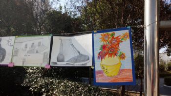 我校繪彩社團(tuán)開展美術(shù)畫展活動(dòng)