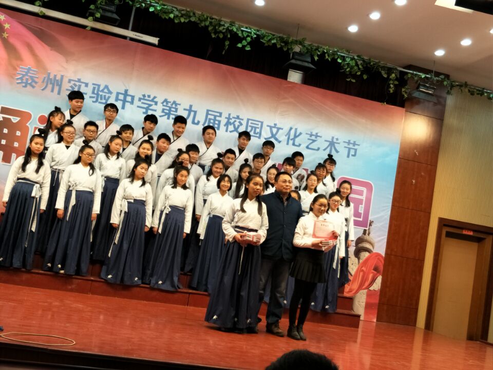 誦讀詩(shī)意校園，經(jīng)典砥礪人生----記我校第九屆校園文化藝術(shù)節(jié)拉開帷幕